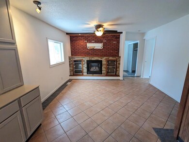 1206 Bundy St, Des Moines, IA 50315 - photo 2