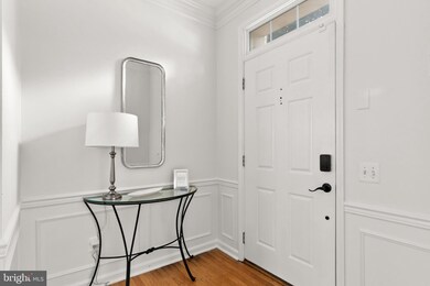 1721 Kingsgate Ct, Alexandria, VA 22302 - photo 3