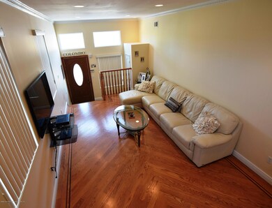 (6) Living Room
