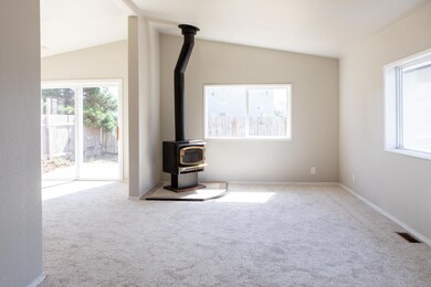 915 SW 7th Newport-6