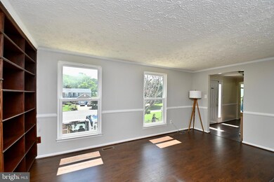 7802 Cyril Place, Springfield, VA 22153 - photo 6