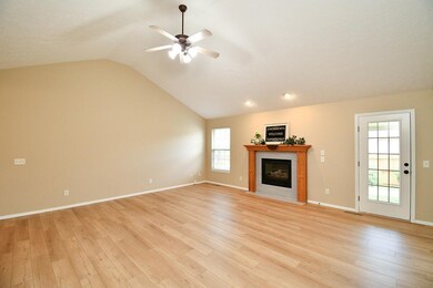 06989 W Crestwood