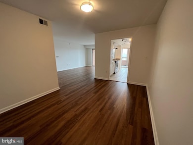 Carlyle Towers unit 1011, Alexandria, VA 22314 - photo 5