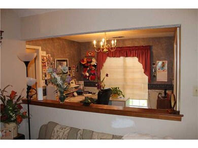 nice pass through from dining room to vaulted grea