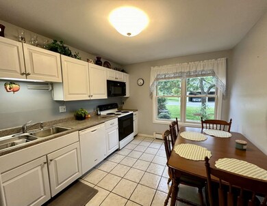 J5 Stonehedge Dr, South Burlington, VT 05403 - photo 2