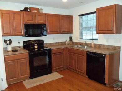 621 Green Meadow Dr, Douglassville, PA 19518 - photo 6