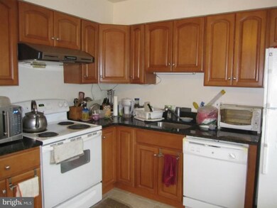 2920 Waterford Ct, Vienna, VA 22181 - photo 3