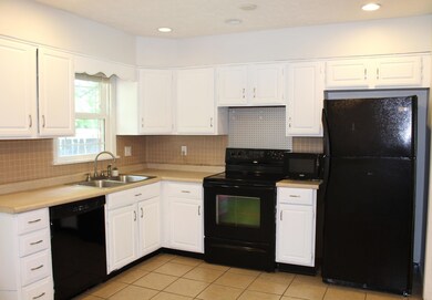 6511 Daverman Ct, Louisville, KY 40228 - photo 4