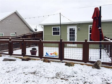 Large 16 x 24 deck perfect for entertaining