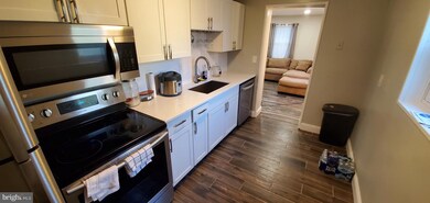 512 Cedarleaf Ave, Capitol Heights, MD 20743 - photo 3