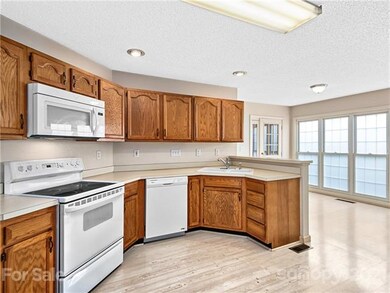 3 Gatehouse Ct, Asheville, NC 28803 - photo 6