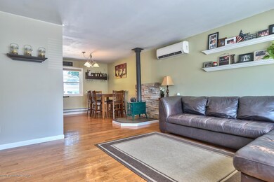 148 Sloop Rd Manahawkin NJ-large-010-Liv