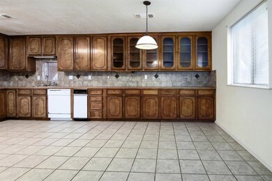 Large Kitchen with Breakfast area, Plenty of counterspace and cabinetry