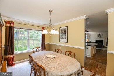11206 Little Fox Ln, Germantown, MD 20876 - photo 2