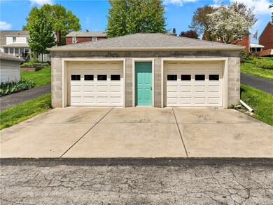 Awesome oversized garage!