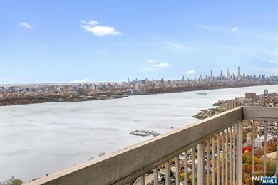 Private Terrace w/Mesmerizing Views