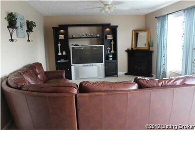 149 Helmwood Cir, Mount Washington, KY 40047 - photo 2