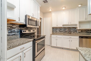 9601 Macarthur Ct S, Jacksonville, FL 32216 - photo 3