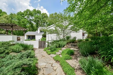 004-Front_View-2798647-medium