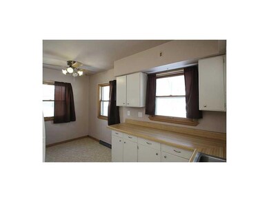 Kitchen. Another view.