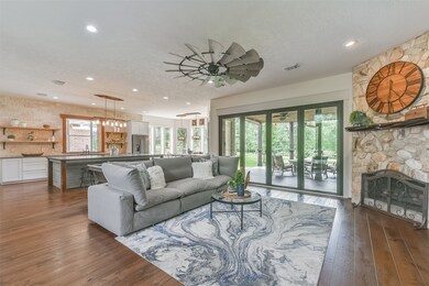 707 Oak Dr, Friendswood, TX 77546 - photo 5