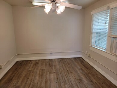 407 Fannin St, Tomball, TX 77375 - photo 7