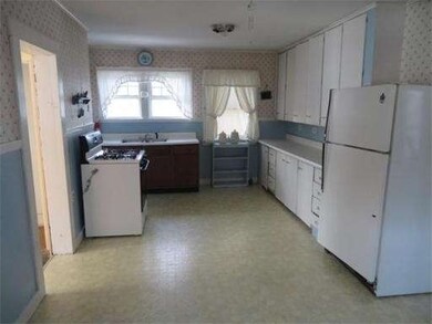 11 S High St, Turners Falls, MA 01376 - photo 5