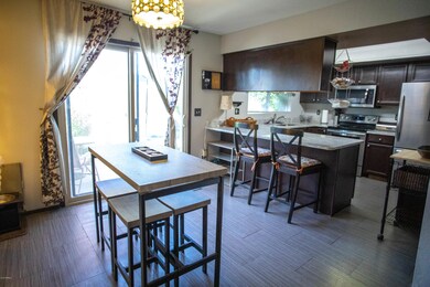 Dining/Bar Seating