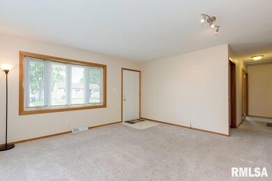 1617 Cherry Hills Rd, Bettendorf, IA 52722 - photo 4