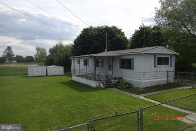 864 Hillcrest Ave, Chambersburg, PA 17202 - photo 3