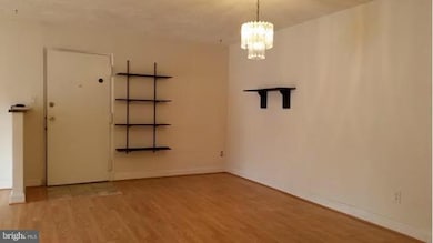 201 N Emory Dr unit 4, Sterling, VA 20164 - photo 2