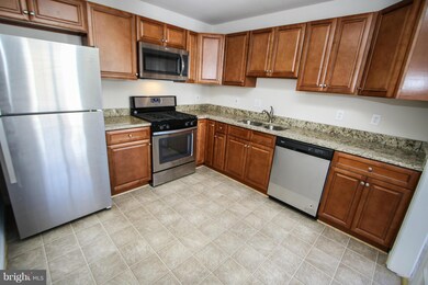 8209 Crossbrook Ct unit 201, Lorton, VA 22079 - photo 3
