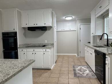 200 Westview Cir, McComb, MS 39648 - photo 2