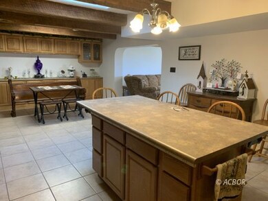 Kitchen / Dining Area