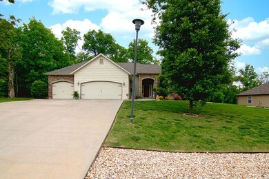 3 car garage Large yard