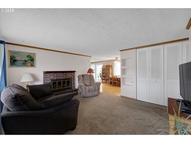 1113 Candlelight Dr, Eugene, OR 97402 - photo 6