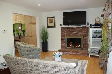 53 Raymond St unit 53, Franklin, MA 02038 - photo 3