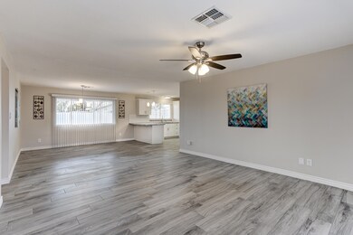 1724 W Wickieup Ln-13