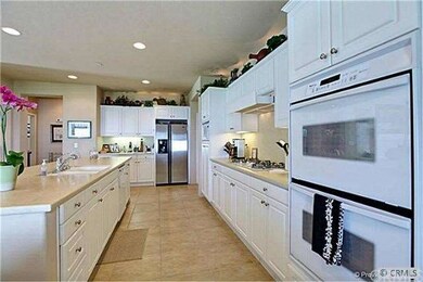 Gorgeous kitchen with center island eating area, d