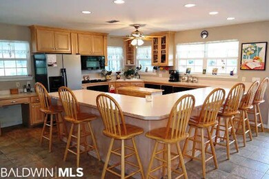 Very functional kitchen with Double Oven,lots of c