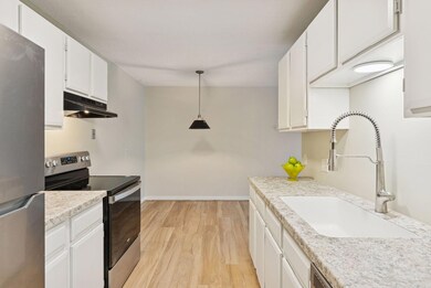 4009 Heritage Hills Dr unit 202, Bloomington, MN 55437 - photo 4