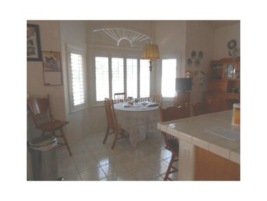 Kitchen. Comfortable eating nook.