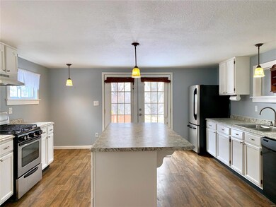 Eat-In Kitchen