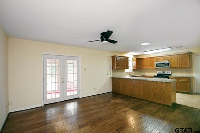 3809 3809 Pine Manor Dr, Tyler, TX 75701 - photo 2