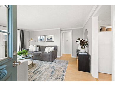Living Room/Entrance