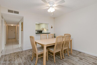 pass through opening to kitchen