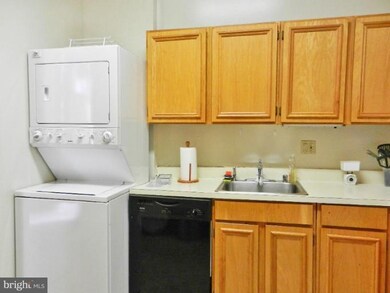 18609 Walkers Choice Rd unit 2, Montgomery Village, MD 20886 - photo 4