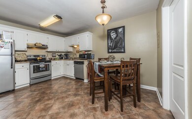 12 Dining Area 1 (2)