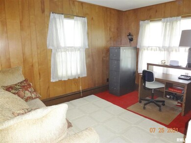 125 Southgate St, Lincoln, IL 62656 - photo 7