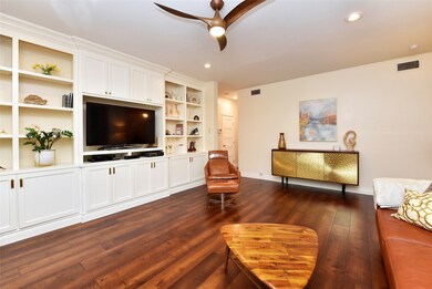 205 Litchfield Ln, Houston, TX 77024 - photo 4